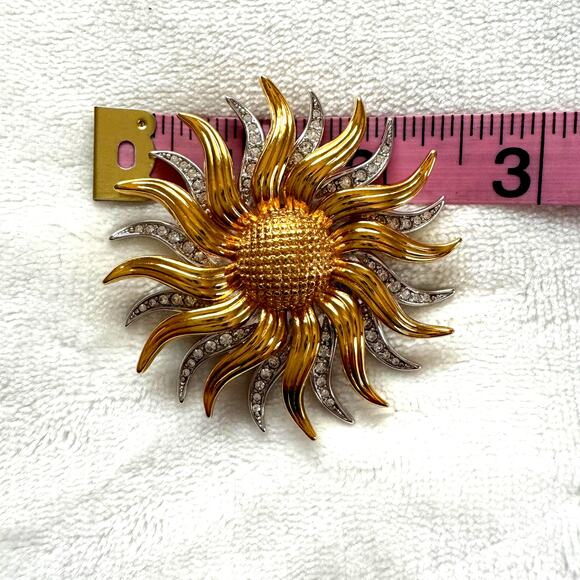 Kenneth Jay Lane KJL Gold and Silver Tone Rhinestone Kinetic Sunflower Brooch - Picture 5 of 11